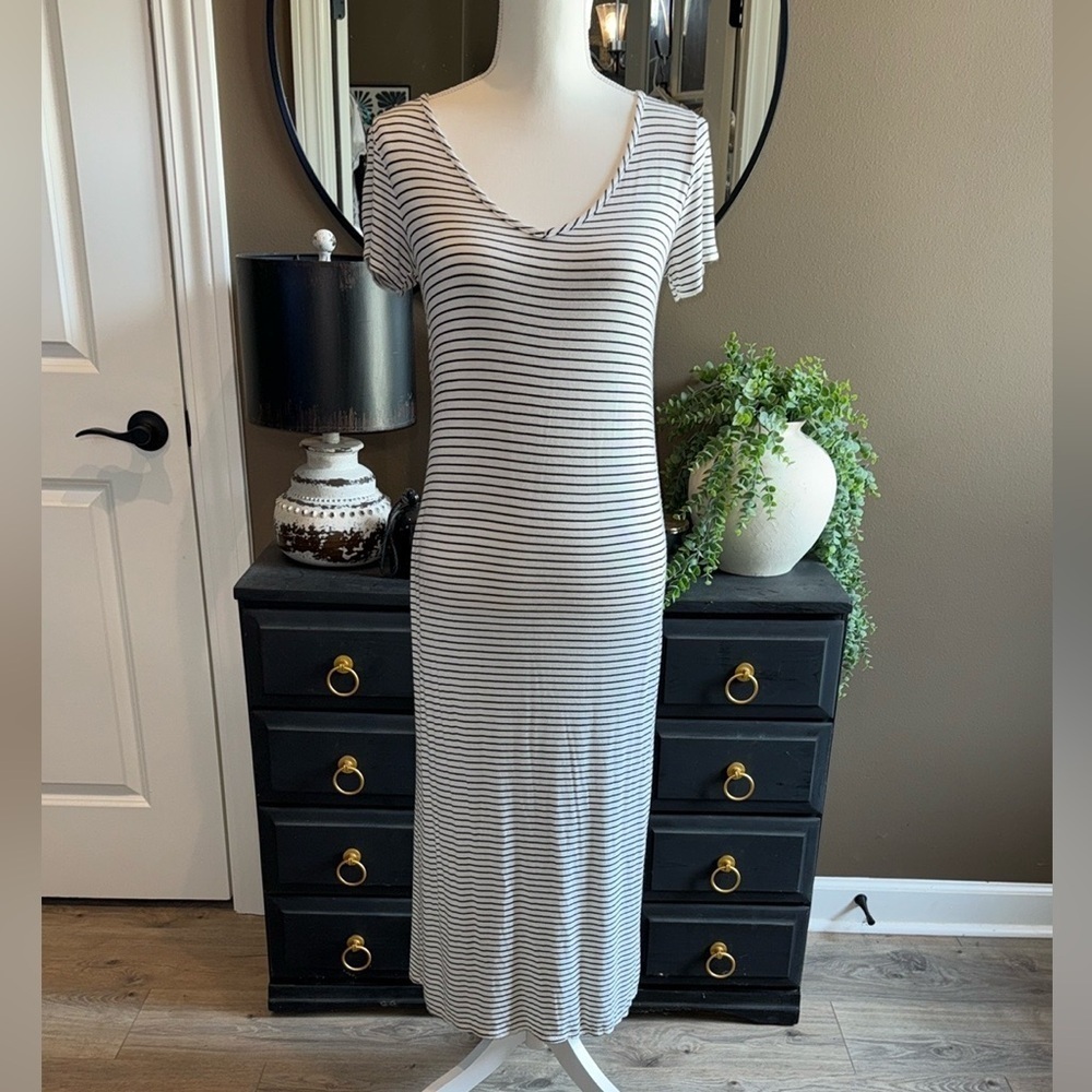 OLIVIA RAE Striped Black & White Midi T-Shirt Dress Medium Minimalist Preppy